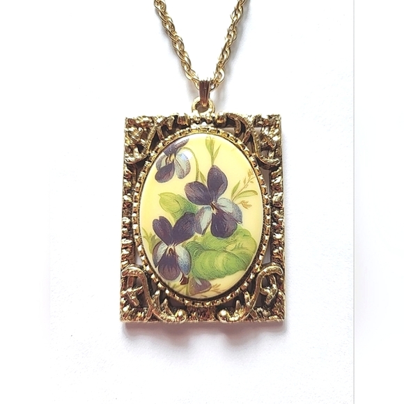 1960s VIOLETS MILK GLASS PENDANT NECKLACE - Picture 8 of 8